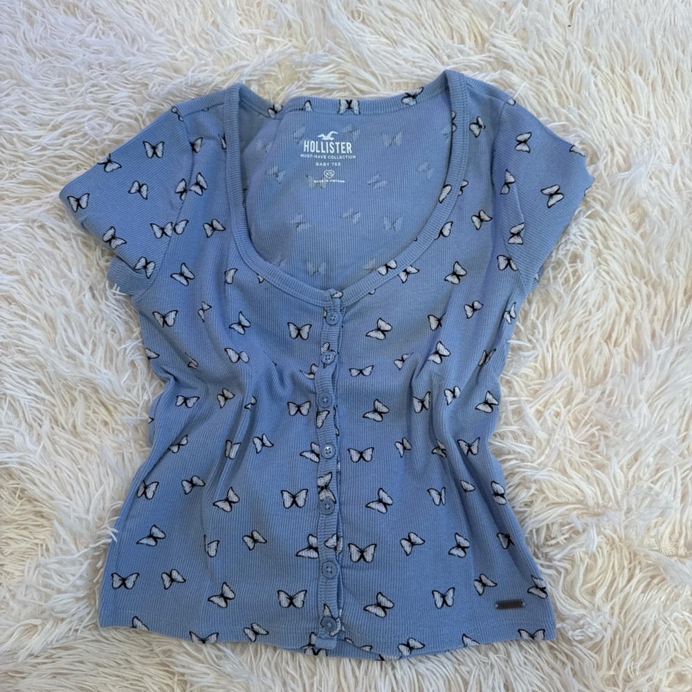 Hollister Women's Blue Butterfly Button Down Shirt